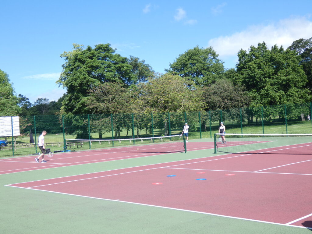 Tennis courts in Thornes Park