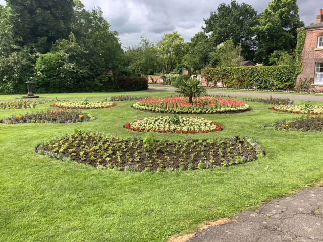 flower beds in thornes park 