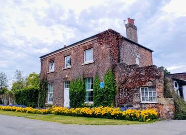 Gardeners House Thornes Park 